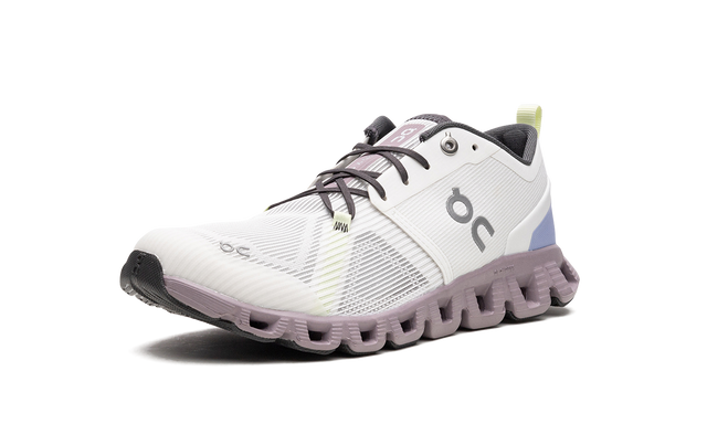 On Running Cloud X 3 in Weiß für Damen, ideal für Sport und Freizeit. 4