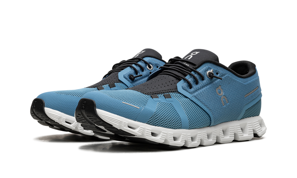 On Running Cloud 5 in Niagara Blau und Schwarz, atmungsaktiver Sneaker. 2