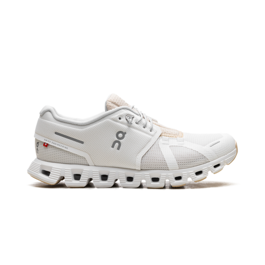 On Running Cloud 5 Push in Ivory Savannah, eleganter Laufschuh für Komfort und Agilität.