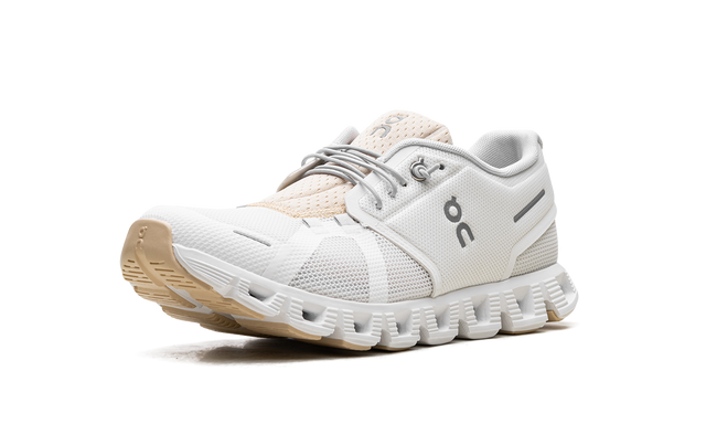 On Running Cloud 5 Push in Ivory Savannah, eleganter Laufschuh für Komfort und Agilität. 4