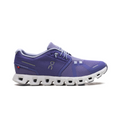 On Running Cloud 5 Waterproof Sneaker in Blau mit eleganter Optik.