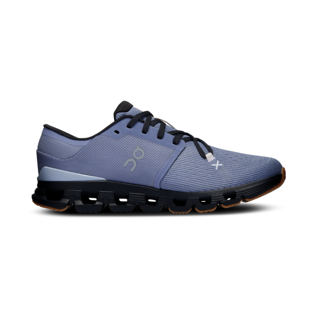 On Running Cloud X 4 Feder Schwarz Sneaker für dynamisches Training und Alltag.