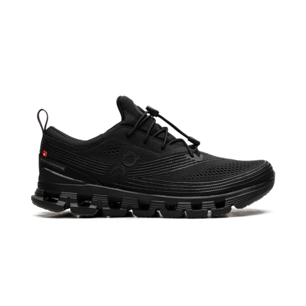 On Running Cloud X Z5 Damensneaker in All Black für Sport und Training.