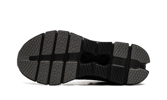 On Running Cloud X Z5 Damensneaker in All Black für Sport und Training. 6