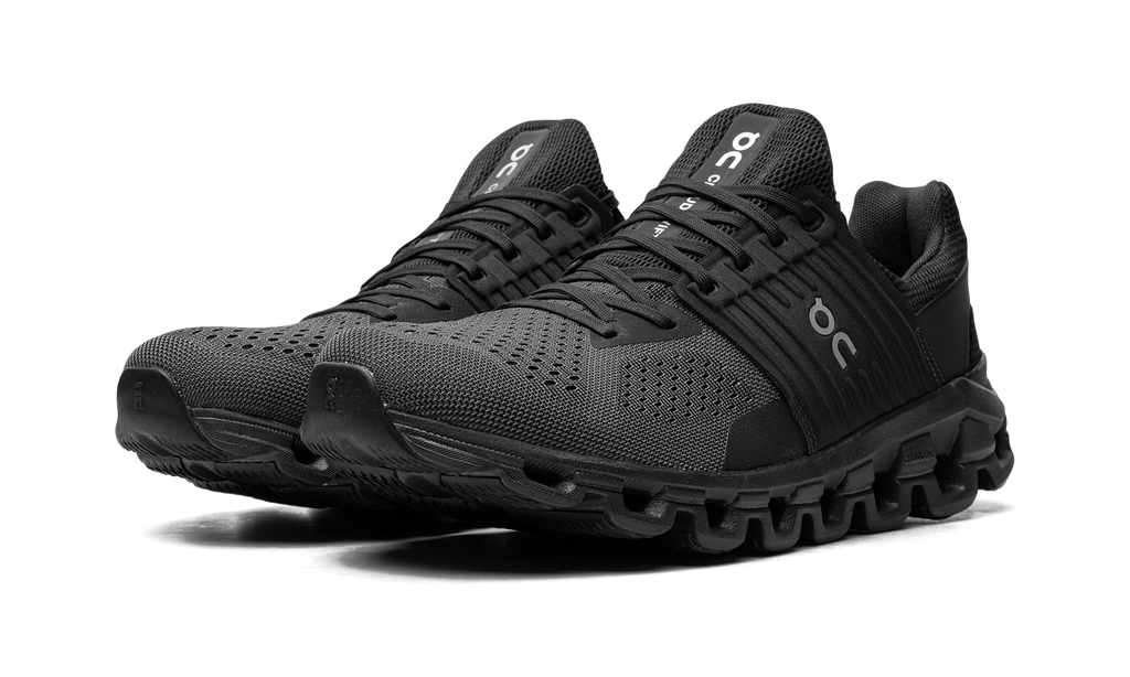 On Running Cloudswift in Schwarz, sportlicher Laufschuh für urbane Läufer. 2