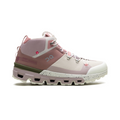 On Running Cloudtrax Sneaker in Rosa und Elfenbein