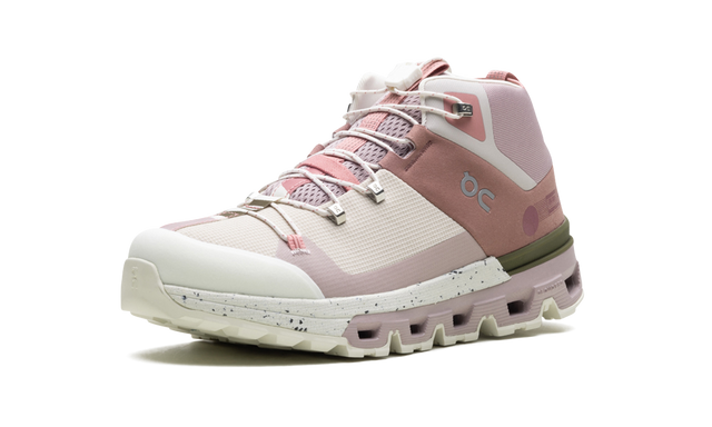 On Running Cloudtrax Sneaker in Rosa und Elfenbein 4