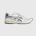 ASICS Gel-Kayano 14 Weiße Sneakers für sportlichen Komfort und Stil.