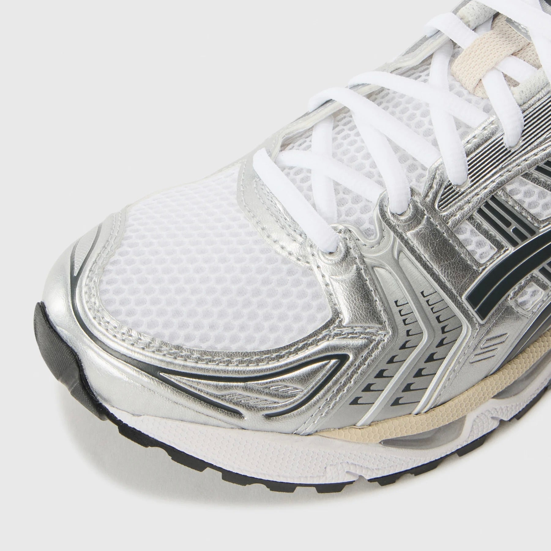 ASICS Gel-Kayano 14 Weiße Sneakers für sportlichen Komfort und Stil. 6