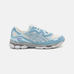 ASICS Gel-NYC Cream Arctic Sky Sneakers in Creme und Hellblau.