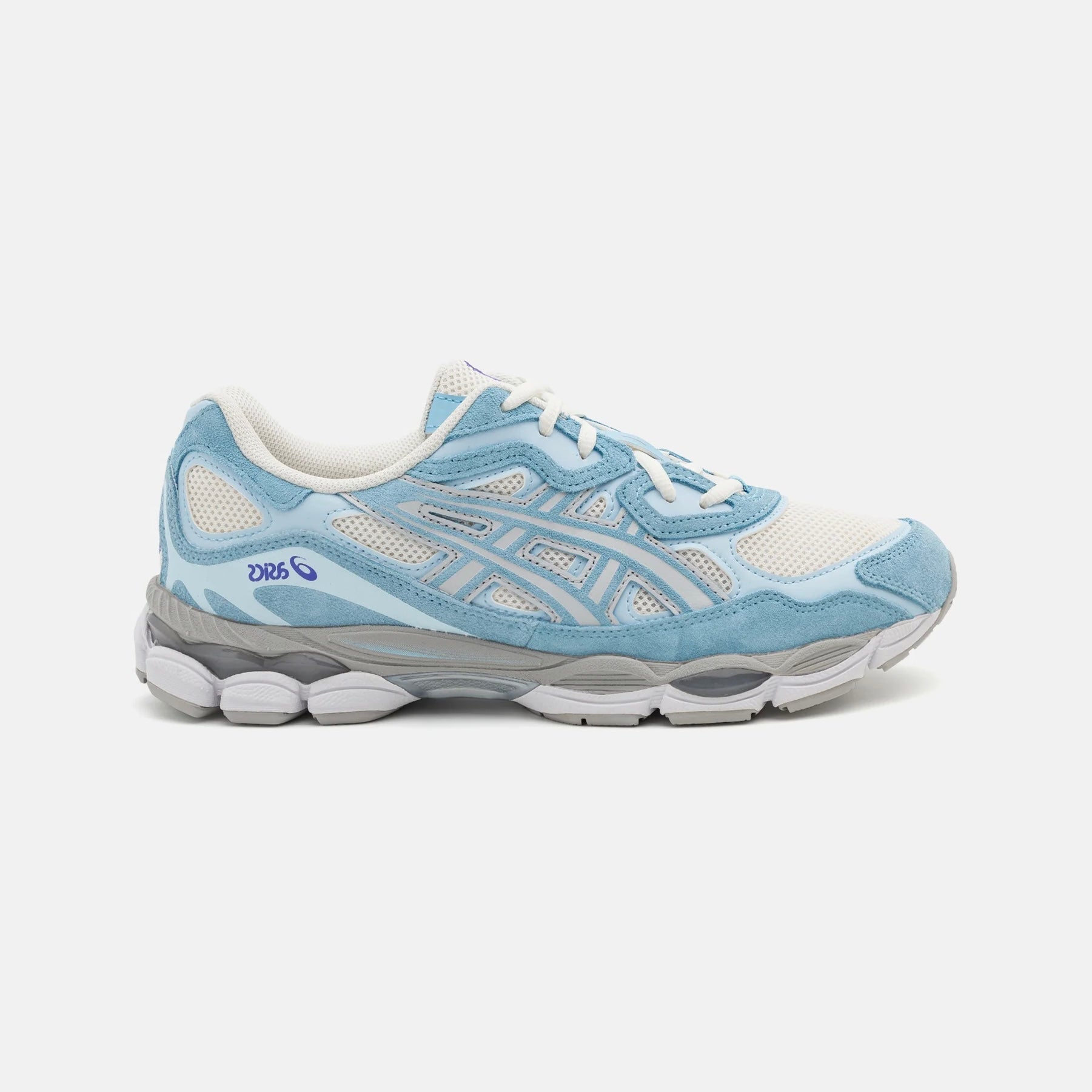 ASICS Gel-NYC Cream Arctic Sky Sneakers in Creme und Hellblau.