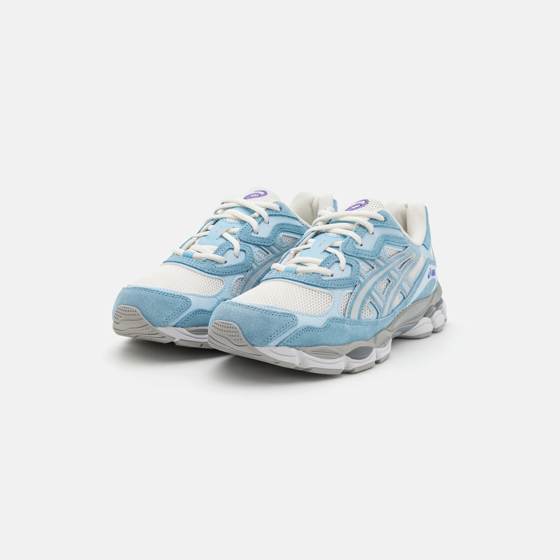 ASICS Gel-NYC Cream Arctic Sky Sneakers in Creme und Hellblau. 2