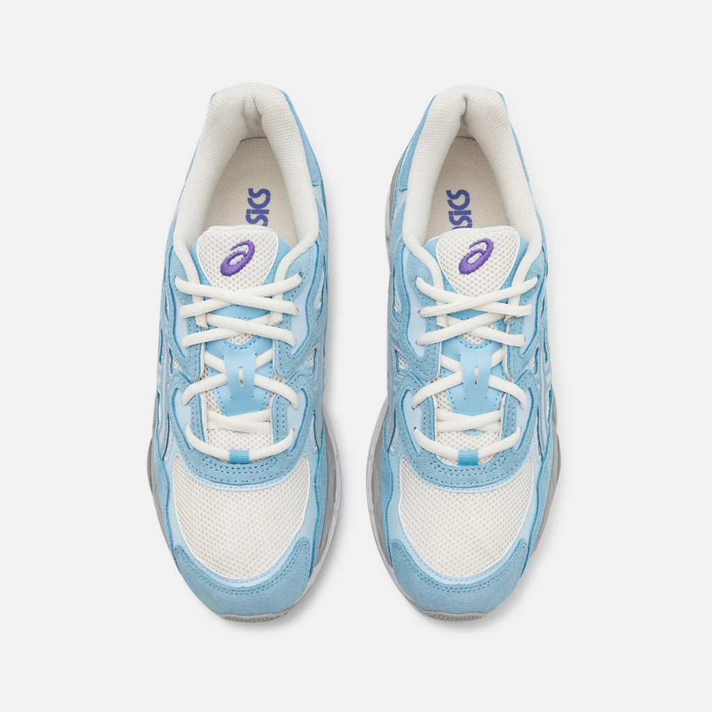 ASICS Gel-NYC Cream Arctic Sky Sneakers in Creme und Hellblau. 4