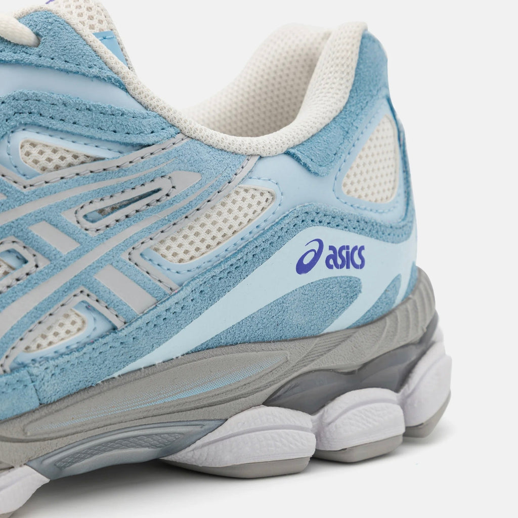 ASICS Gel-NYC Cream Arctic Sky Sneakers in Creme und Hellblau. 6