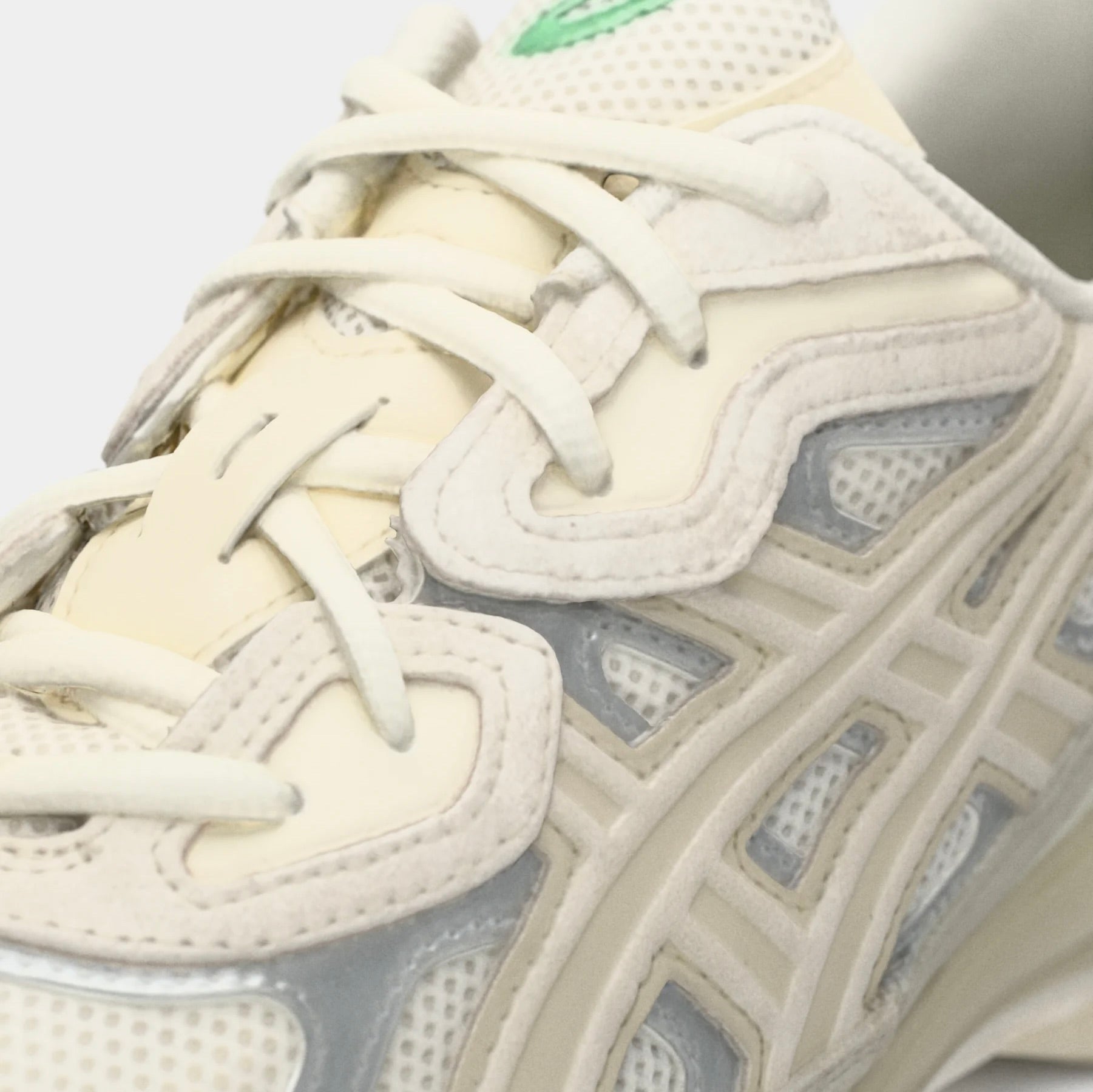 ASICS Gel-NYC Cream Fossil Sneakers in Creme und Fossil 6
