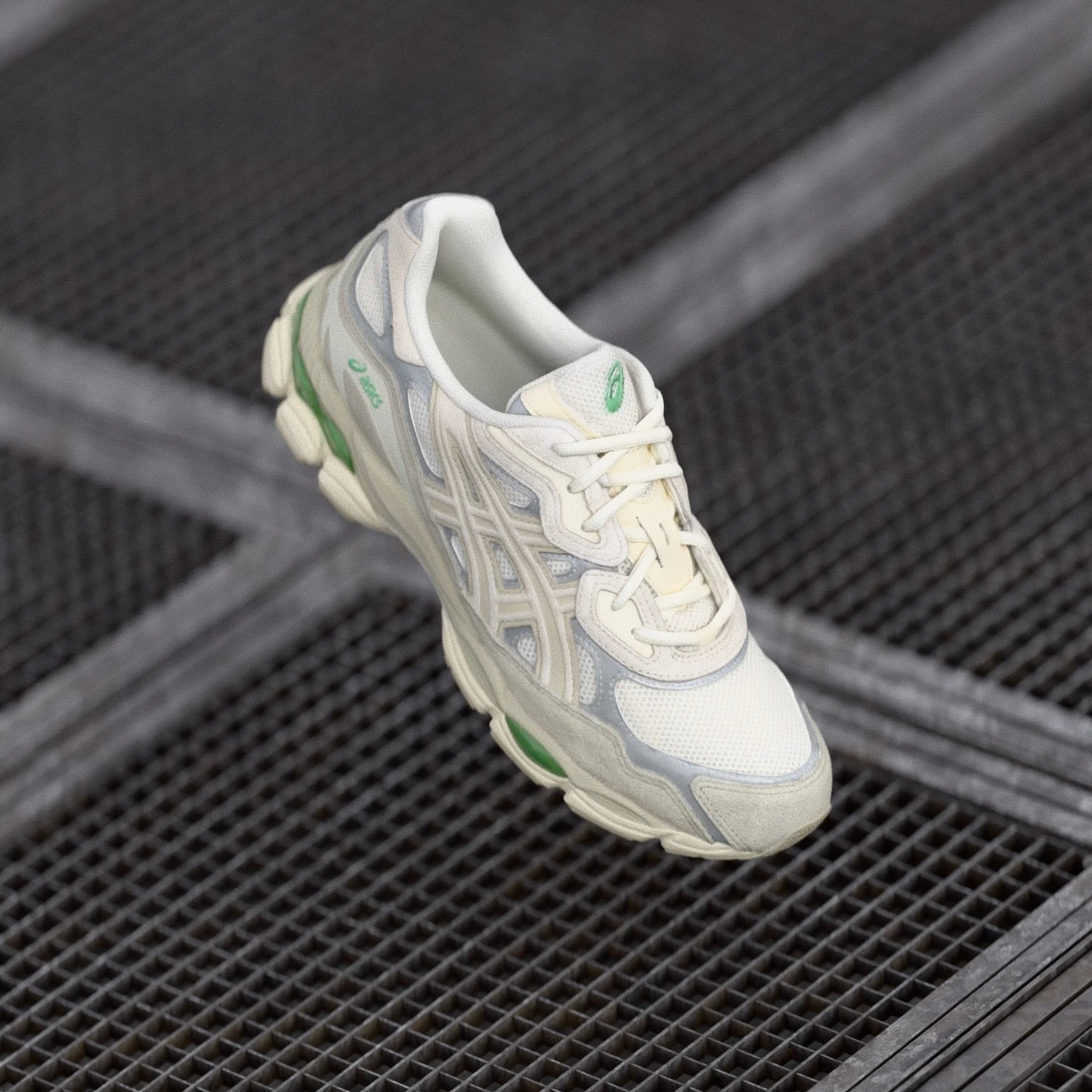 ASICS Gel-NYC Cream Fossil Sneakers in Creme und Fossil 7
