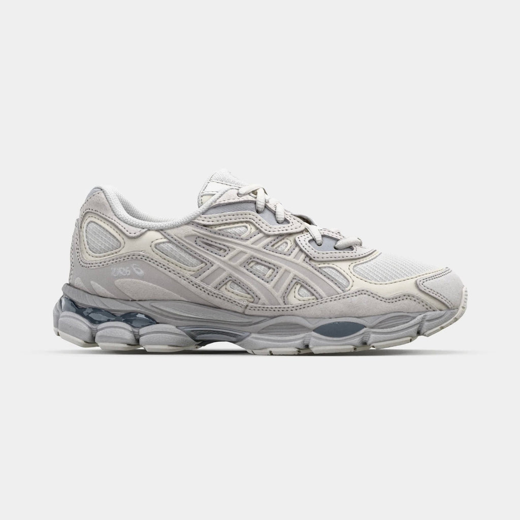 Asics GEL-NYC Creme Grau elegante Sneakers für sportlichen Stil.
