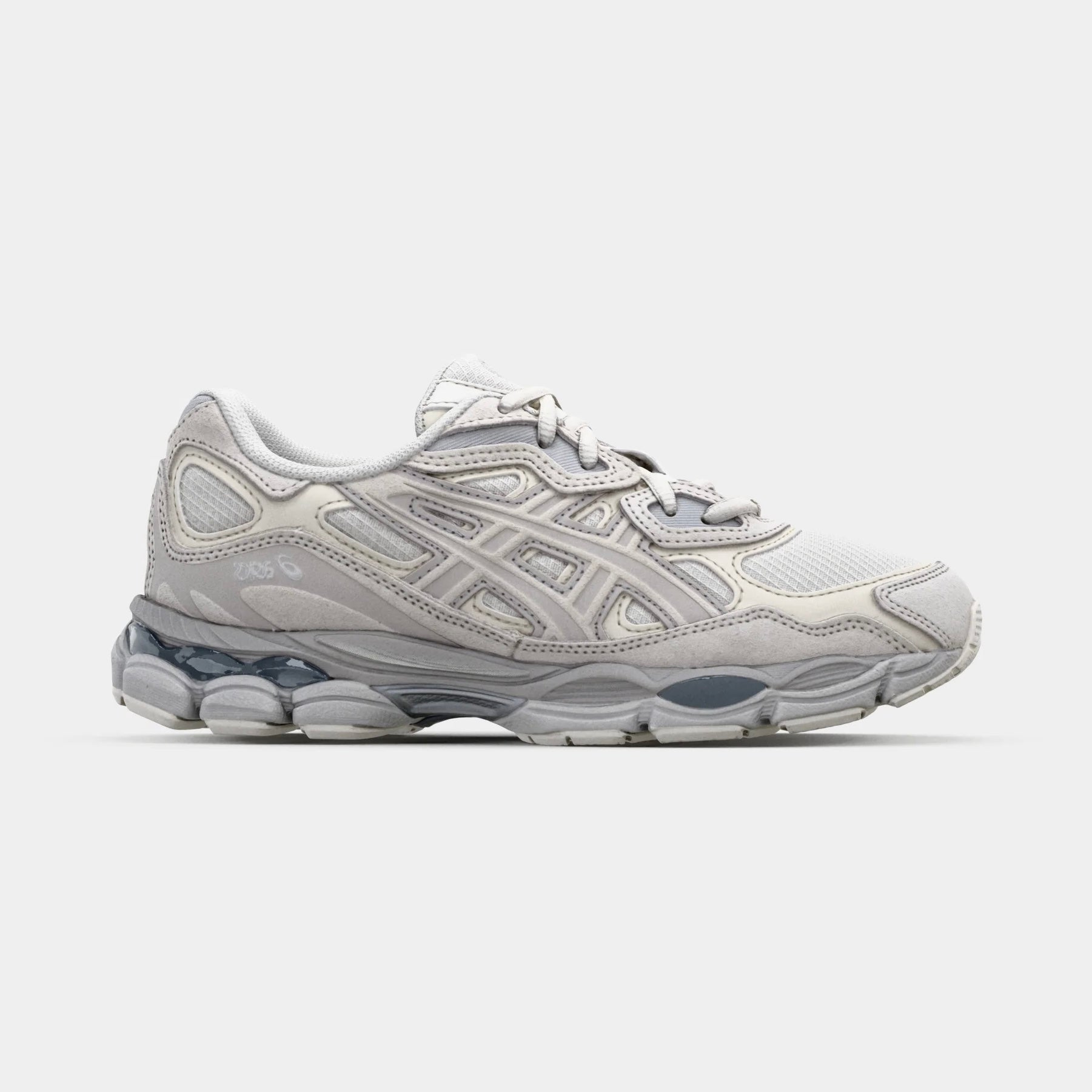 Asics GEL-NYC Creme Grau elegante Sneakers für sportlichen Stil.