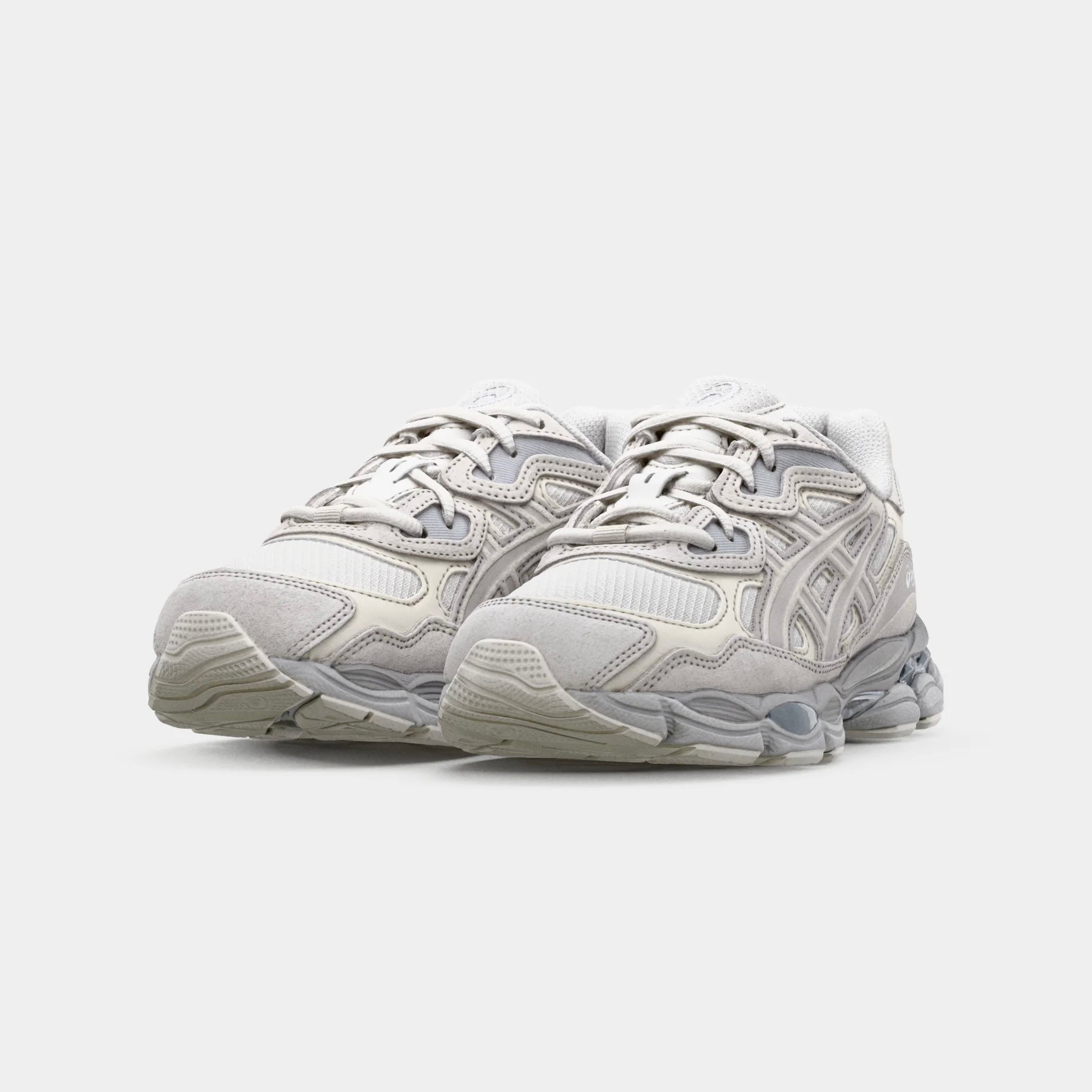 Asics GEL-NYC Creme Grau elegante Sneakers für sportlichen Stil. 2