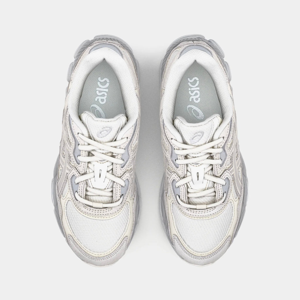 Asics GEL-NYC Creme Grau elegante Sneakers für sportlichen Stil. 4