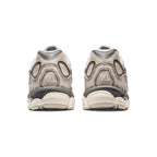 Asics Gel-NYC Graue Sneakers in atmungsaktivem Mesh mit Gummisohle. 3