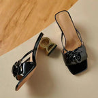 Elegante Damen Metallic Heels mit romantischem Rosendetail. 9