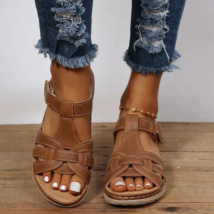 Seraya Vintage Komfort Sandalen für Damen in Schwarz und Braun. 3