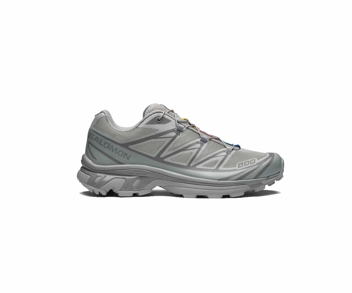 XT-6 Sneakers in Geistergrau für Sport und Outdoor-Aktivitäten.