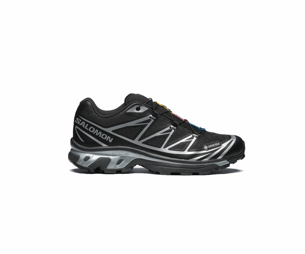 XT-6 GORE-TEX Sneakers in Schwarz und Silber, ideal für Trail und Stadt.
