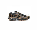 Salomon XT-6 Sneakers in Schwarz, Portabella und Grau.