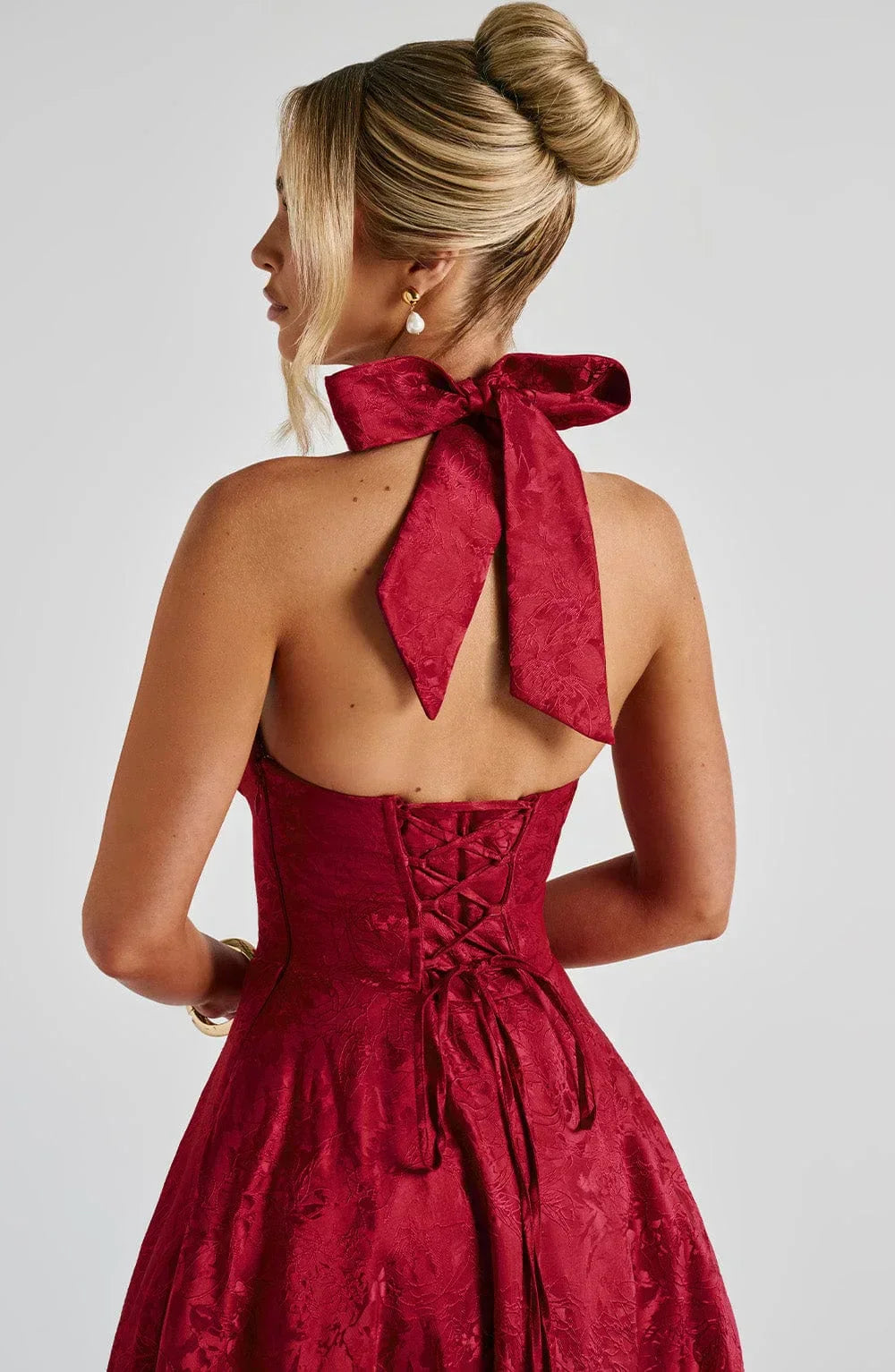 Marke Cocktailkleid mit Neckholder und floraler Spitze, Midi-Länge — Image 14