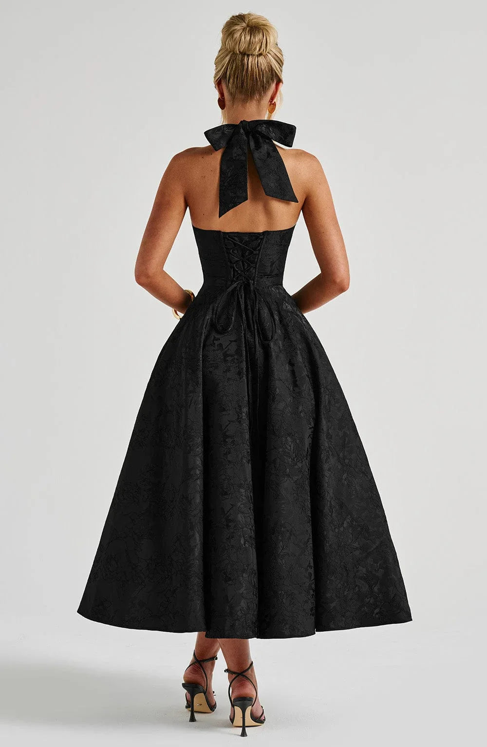 Marke Cocktailkleid mit Neckholder und floraler Spitze, Midi-Länge — Image 20