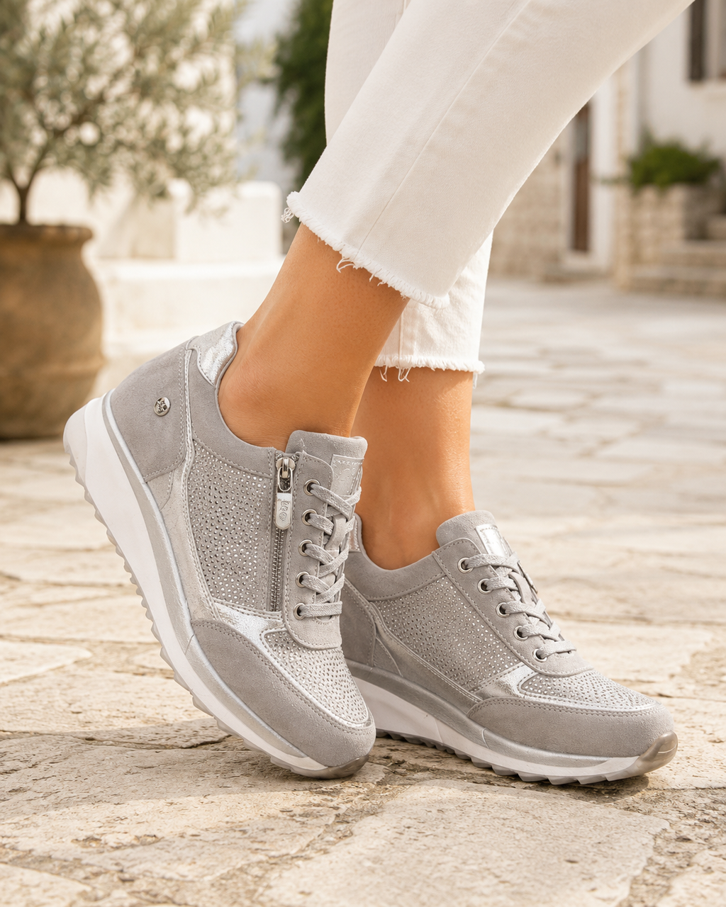 Velora Sneaker in Silber — Image 2