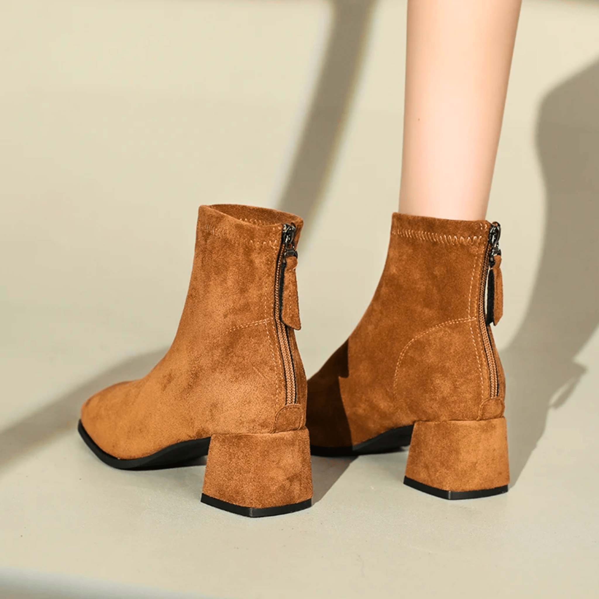 Damen Stiefeletten Wildlederoptik Blockabsatz Reißverschluss Braun Schwarz Beige — Image 6